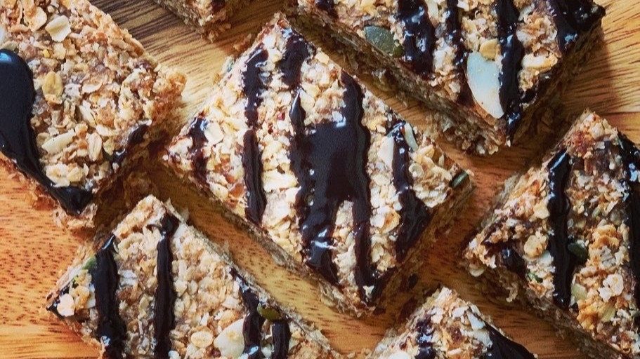 Nutty date energy bars